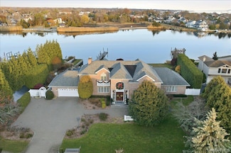 165 Peninsula Dr, Babylon, NY 11702