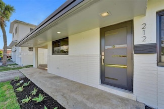 212 SW 11th Ave, Dania, FL 33004