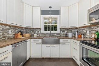 8216 Glendale Dr, Frederick, MD 21702