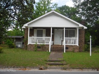 114 N Martin Luther King Junior Dr, Williamston, NC 27892