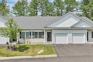 8C Villa Ln, Goffstown, NH 03045