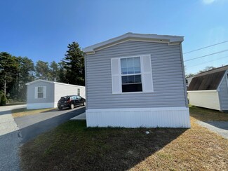 4 Kurt St, Brunswick, ME 04011