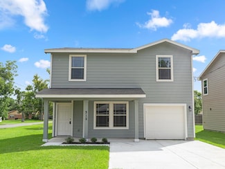 312 N Orange St, Sweeny, TX 77480