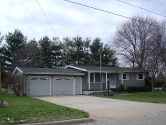 203 Circle Dr, Marshall, MI 49068
