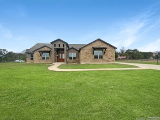 121 Champions Blvd, La Vernia, TX 78121