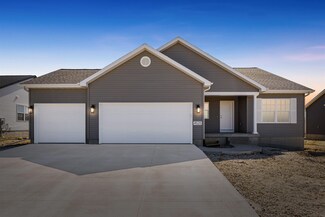 4525 Sonoma Dr, Cedar Falls, IA 50613