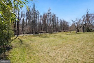 3526 Slade Run Dr, Falls Church, VA 22042