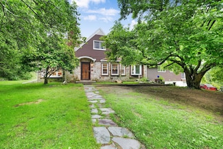 49 Hardenburg Rd, Pine Bush, NY 12566