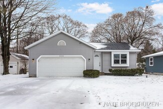 2252 Charles Ave, Norton Shores, MI 49441
