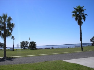 24553 La Ponderosa Dr, Lakeshore Gardens-Hidden Acres, TX 78368