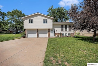 360 Windsor Dr, Papillion, NE 68046