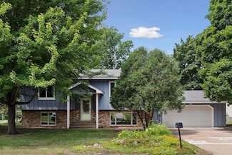 4801 Kent Dr, Saint Paul, MN 55126