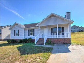 949 Shalimar Dr, Winston Salem, NC 27107