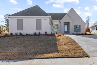 203 Lakecrest Dr, Madison, MS 39110