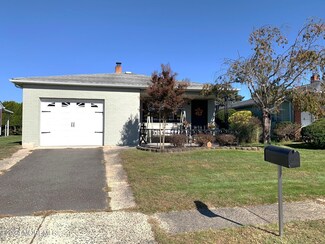 30 Eldorado St, Toms River, NJ 08757