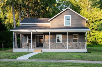 1120 8th St, Three Rivers, MI 49093