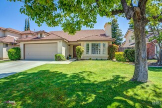 910 Devonshire St, Bakersfield, CA 93312