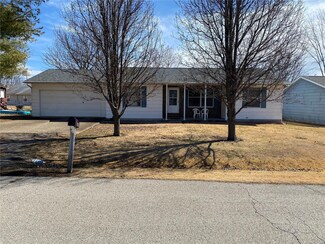 638 Saint Richard St, Saint James, MO 65559