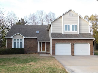 4008 Meadow Ridge Ln, Hutchinson, KS 67502