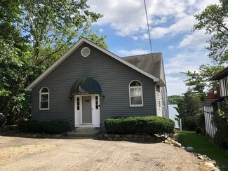 25831 Oak Ln, Ingleside, IL 60041