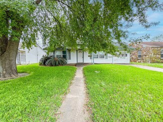 1421 5th Ave N, Texas City, TX 77590