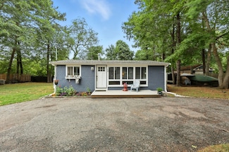 38 Lakeside Dr, Marstons Mills, MA 02648