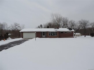 5691 Crittenden Rd, Akron, NY 14001