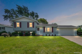 3871 Coventry Valley Dr, Waterford, MI 48329