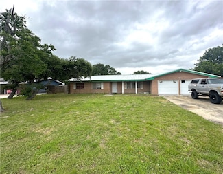 636 S 11th St, Aransas Pass, TX 78336