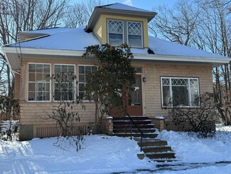 82 Clinton St, Portland, ME 04103