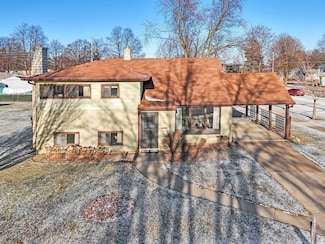 1162 Shadow Ln, Green Bay, WI 54304