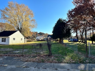116 W 3rd St, Silver Grove, KY 41085