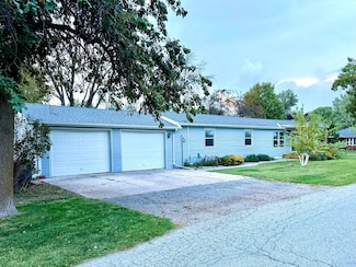 126 N Oak St, Carson, IA 51525