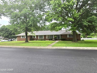 2140 Pearl St, Carthage, MO 64836