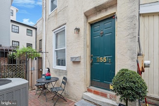 255 Fulton St Unit 1/2, Philadelphia, PA 19147