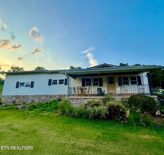 7717 Rosie Ln, Strawberry Plains, TN 37871