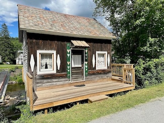 33 W River St, Londonderry, VT 05155