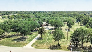 407 W Saunders St, Trenton, TX 75490