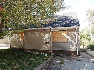 1724 63rd St, Windsor Heights, IA 50324