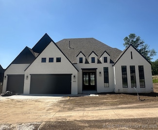 1605 Pinecrest Dr, Claremore, OK 74017
