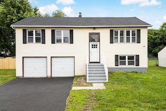 243 Wintergreen Ln, Penns Grove, NJ 08069