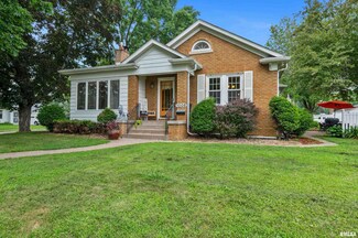 1006 Brown St, Bettendorf, IA 52722