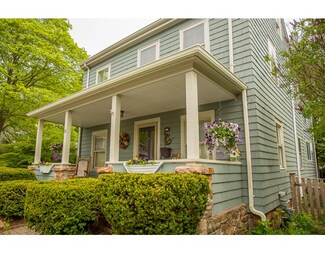32 Lincoln St, Manchester, MA 01944
