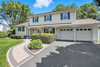 2938 Saddle Ridge Dr, Yorktown Heights, NY 10598