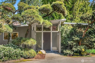 708 99th Ave SE, Bellevue, WA 98004