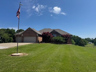 1054 W Itaska Rd, Nixa, MO 65714