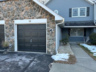 15 Lamplight St, Beacon, NY 12508