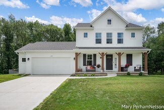 458 Windchime Dr, Comstock Park, MI 49321