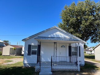 512 1/2 2nd St, Piketon, OH 45661