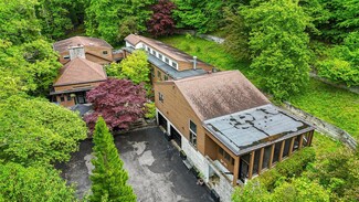 32 New Hill Rd, Putnam Valley, NY 10579